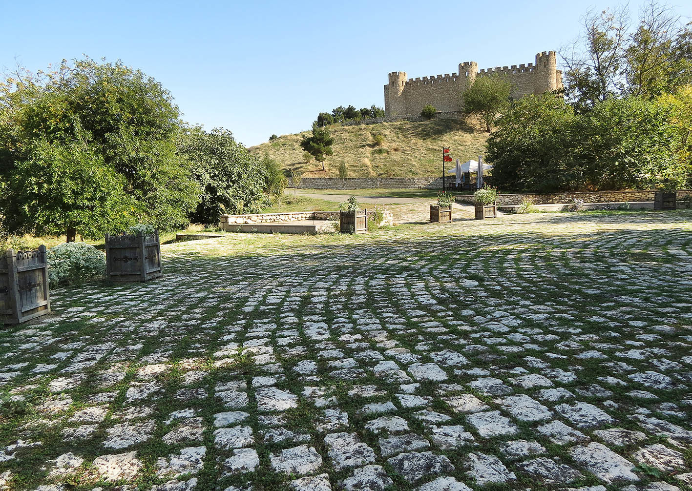 Tigranakert, Shahbulag, Surenavan (Тигранакерт, Шахбулаг, Суренаван | Artsakhi Tigranakert, Şahbulaq qalası, Սուրենավան )